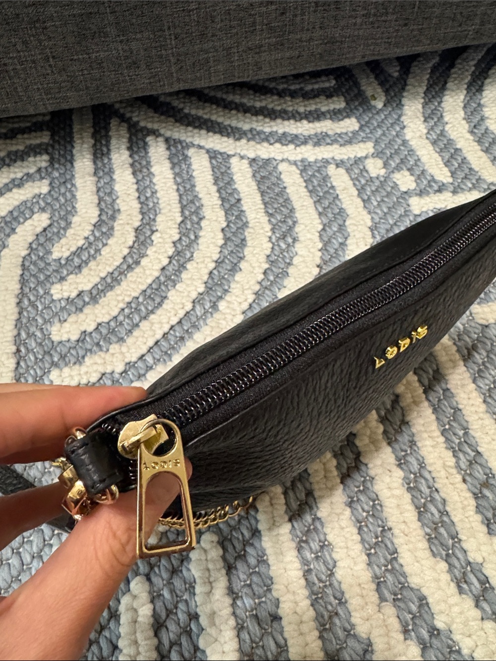 Lodis Black Pebbled Leather Convertible Crossbody Shoulder Bag Gold Chain NWT - Picture 3 of 4
